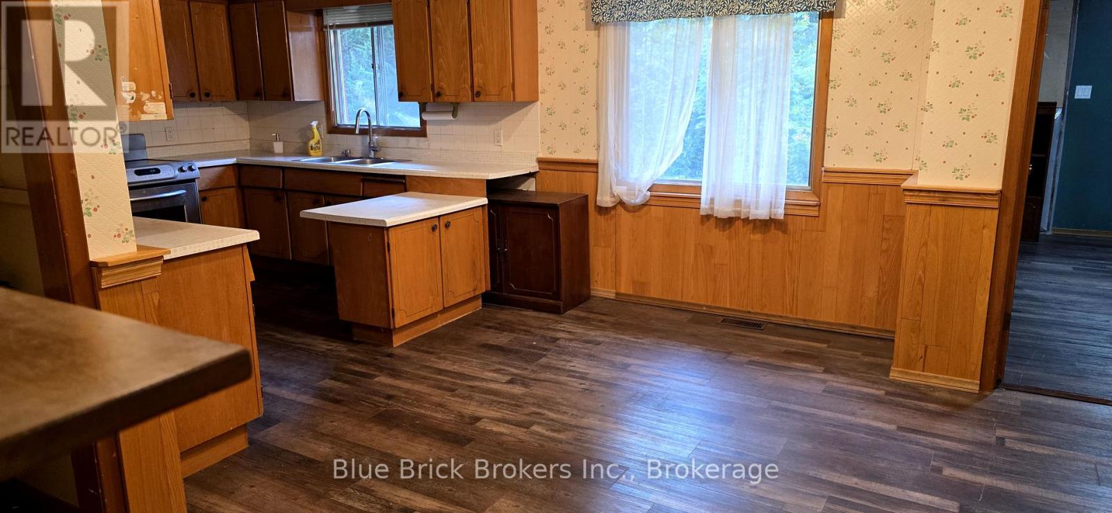 10440 Sinclair Drive N, Middlesex Centre, Ontario  N0M 2A0 - Photo 5 - X12371693
