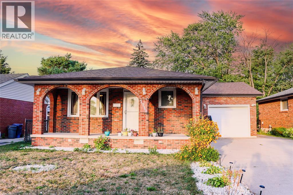 MLS# 25024147: 2732 ARMSTRONG AVENUE, Windsor, Canada