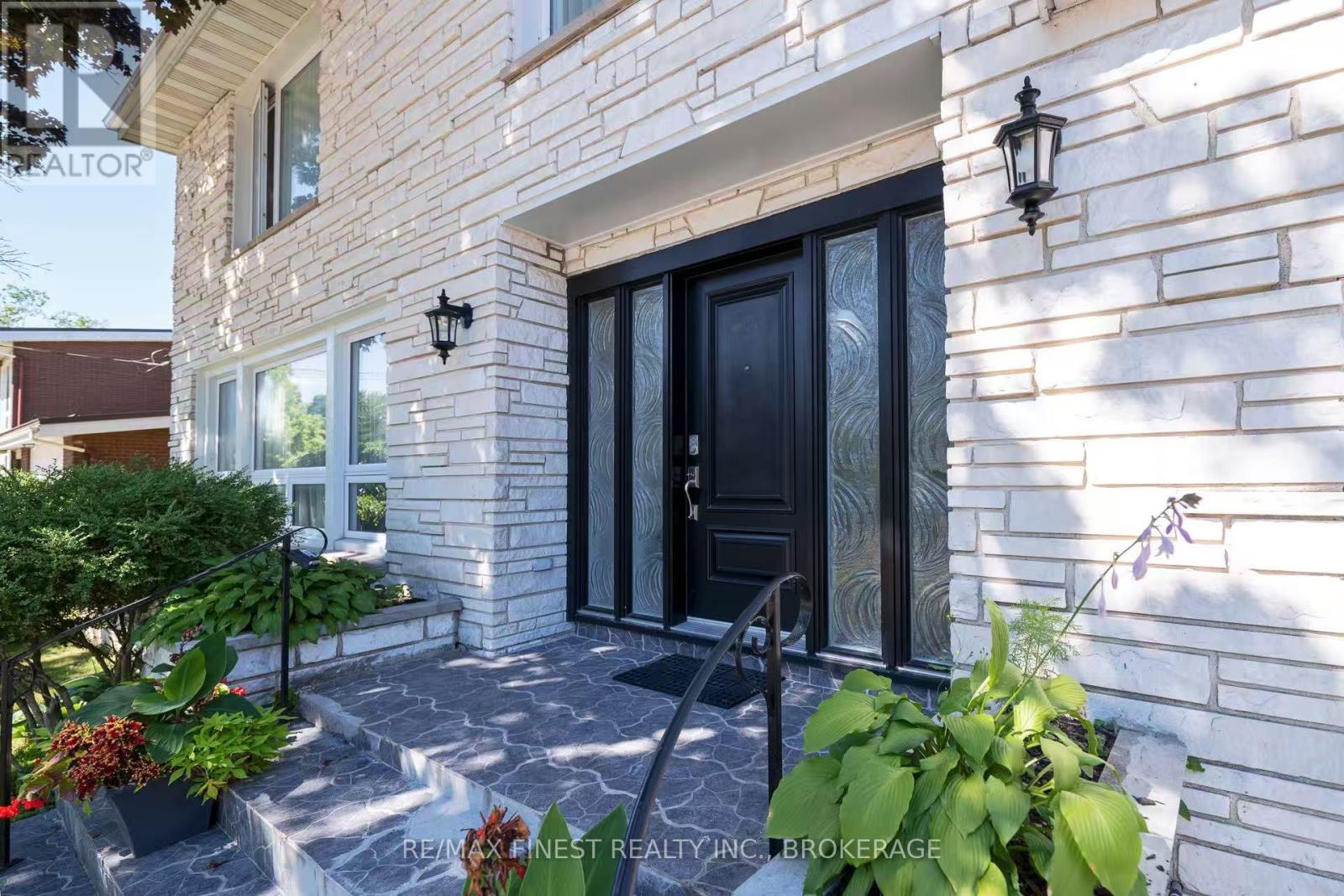 16 Pembroke Street, Kingston, Ontario  K7L 4N4 - Photo 3 - X12303105