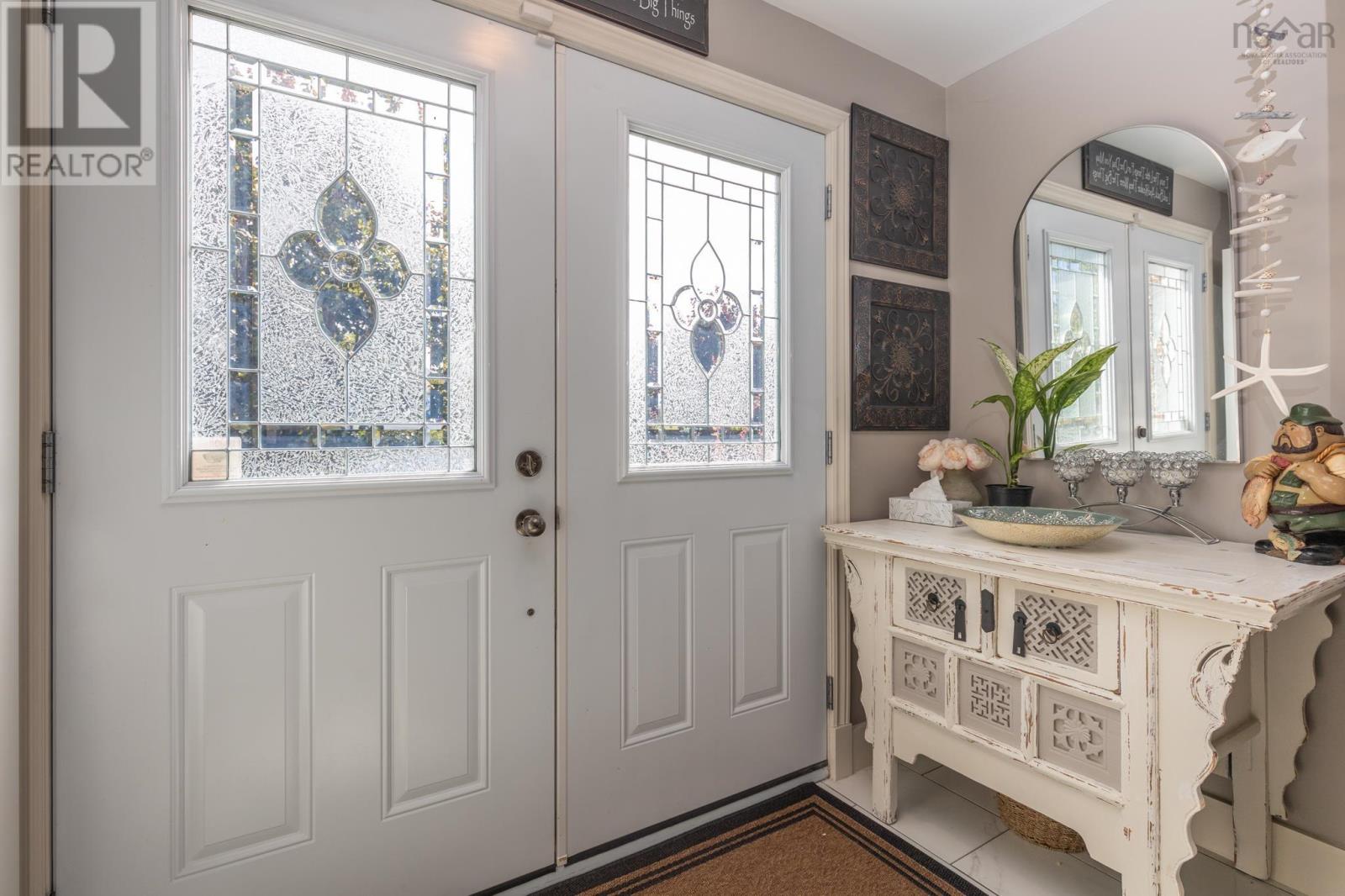 35 Sprucewood Drive, Yarmouth, Nova Scotia  B5A 4M9 - Photo 3 - 202521318