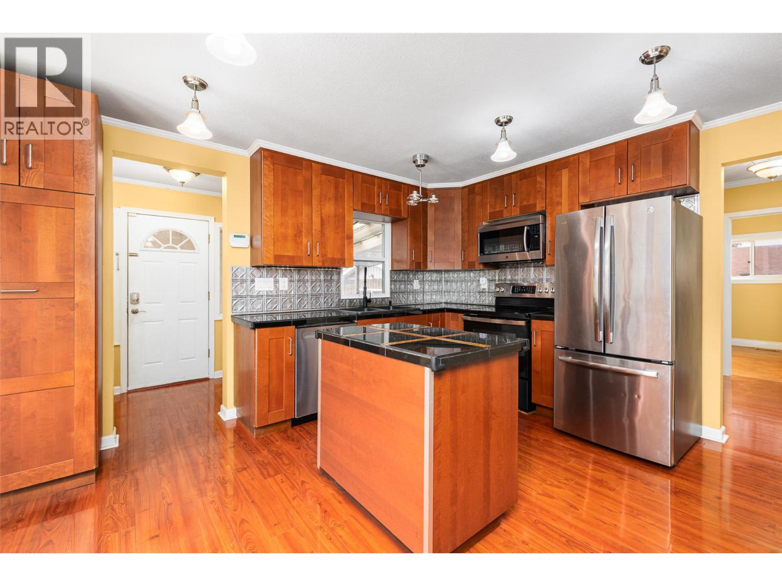 723 Murdoch Street, Creston, British Columbia  V0B 1G4 - Photo 3 - 10363442