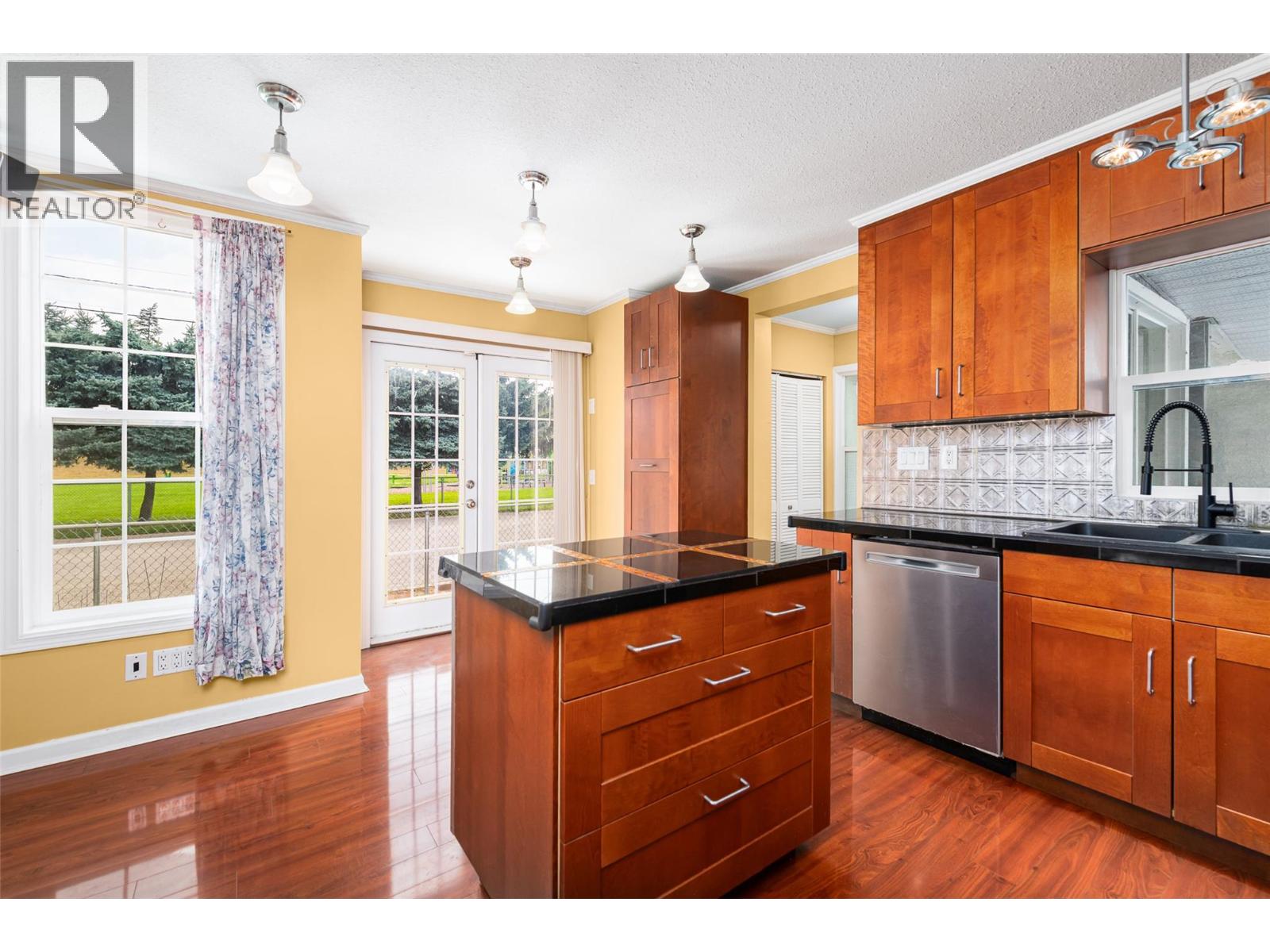 723 Murdoch Street, Creston, British Columbia  V0B 1G4 - Photo 4 - 10363442