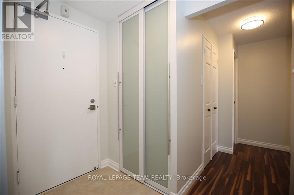 1003 - 1100 Ambleside Drive, Ottawa, Ontario  K2B 8G6 - Photo 12 - X12420271