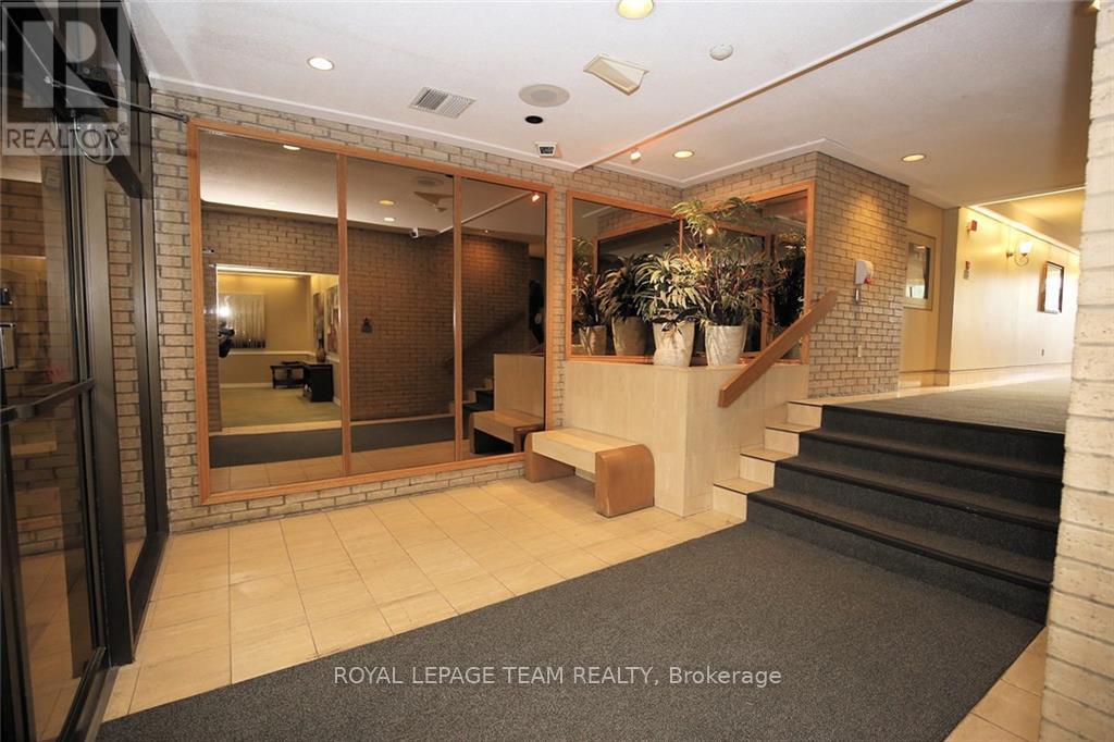 1003 - 1100 Ambleside Drive, Ottawa, Ontario  K2B 8G6 - Photo 8 - X12420271