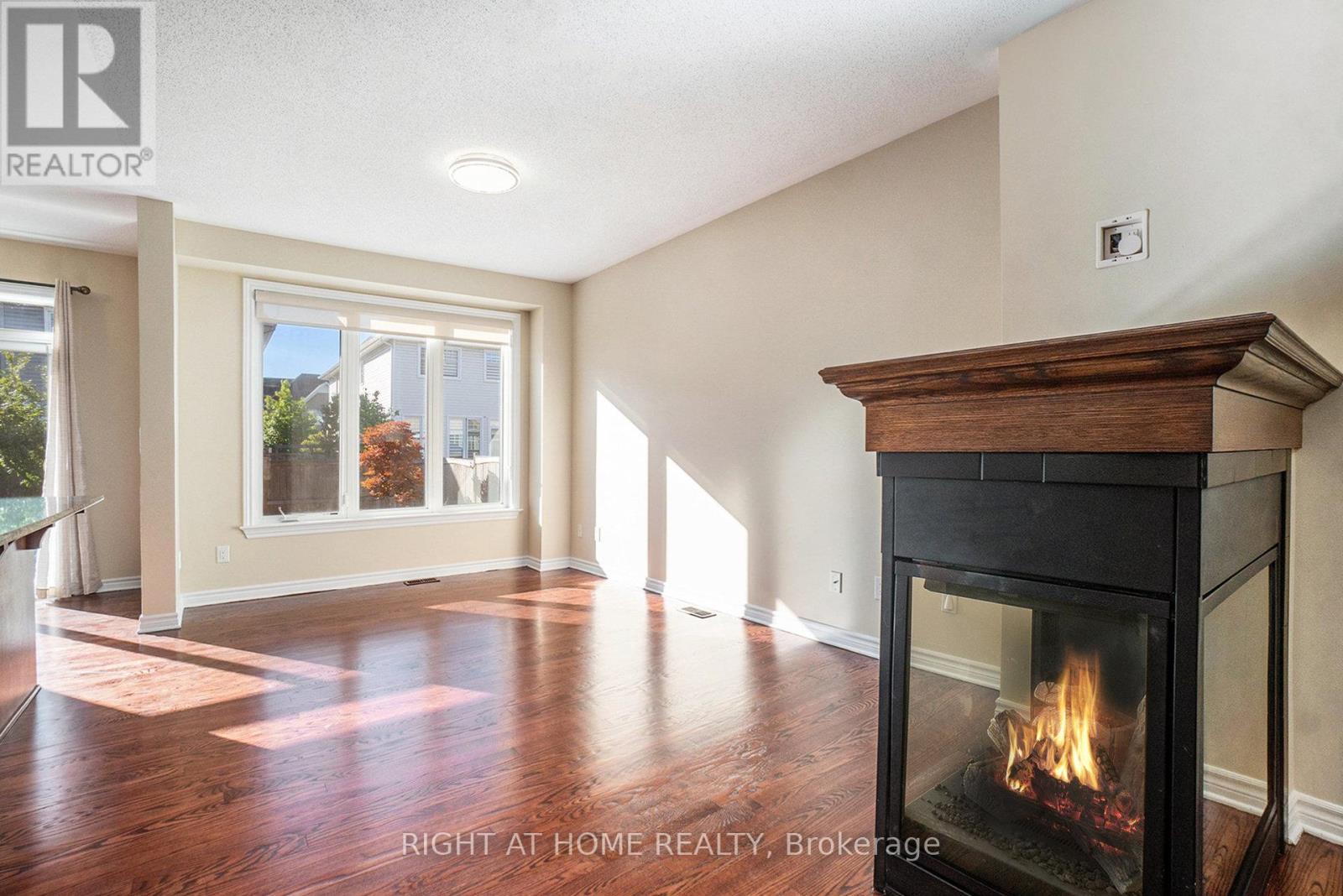928 Bunchberry Way, Ottawa, Ontario  K1T 0L6 - Photo 14 - X12420281