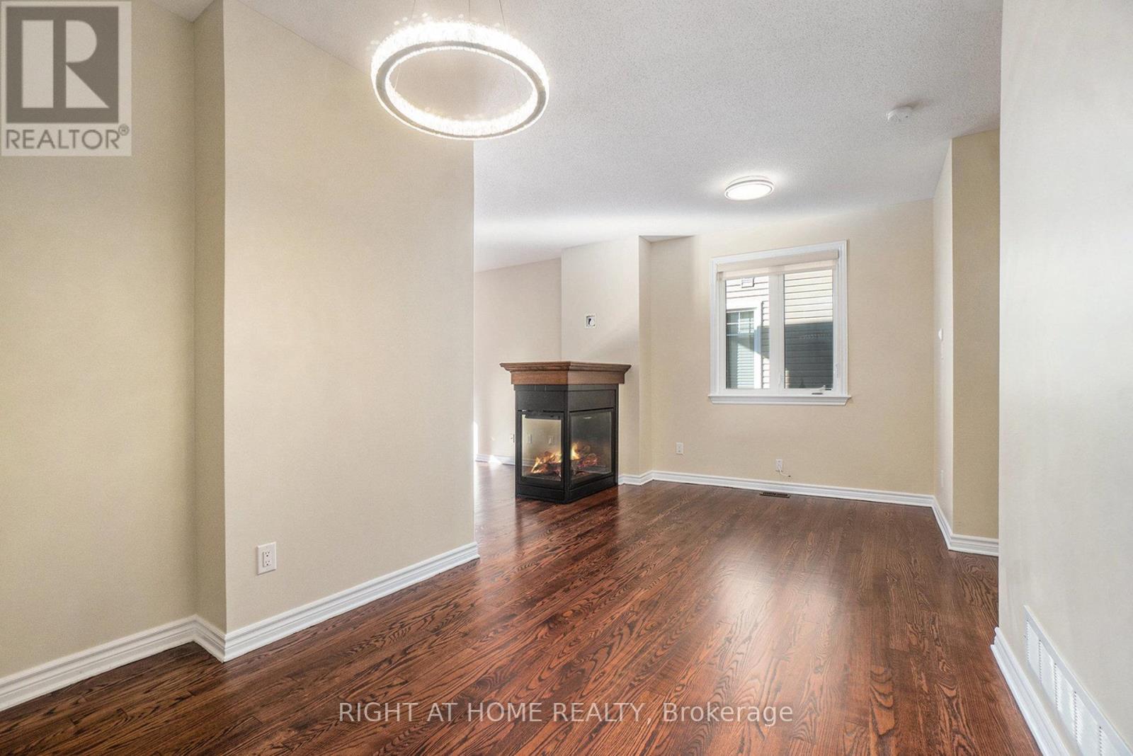 928 Bunchberry Way, Ottawa, Ontario  K1T 0L6 - Photo 18 - X12420281