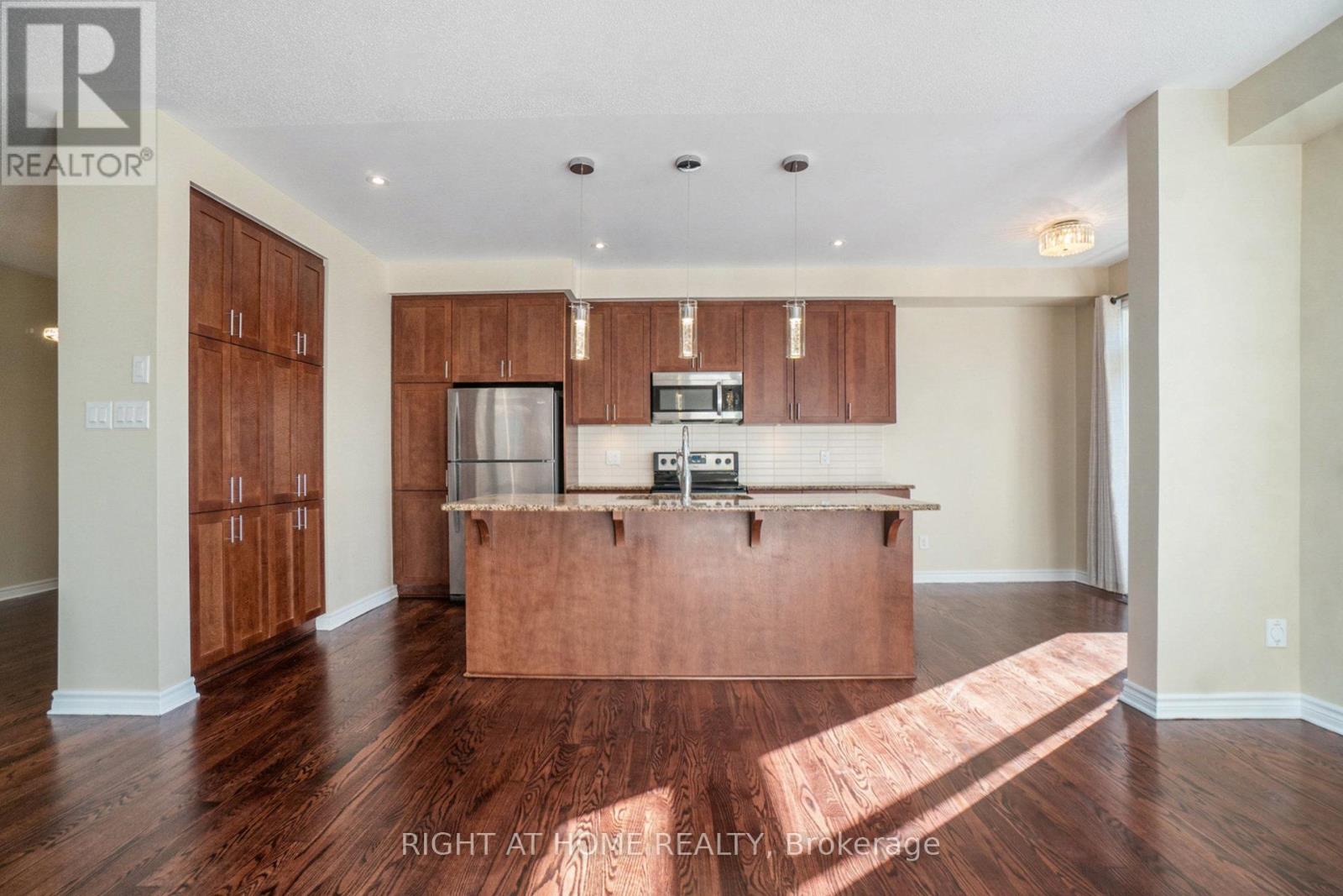 928 Bunchberry Way, Ottawa, Ontario  K1T 0L6 - Photo 21 - X12420281