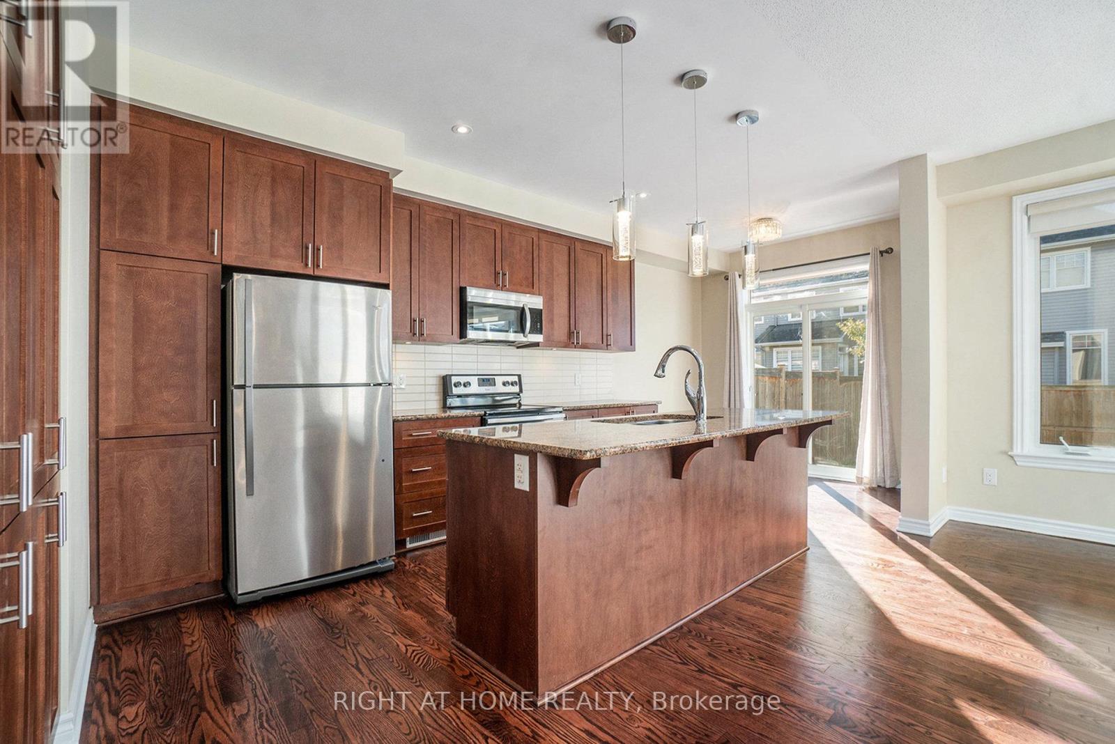928 Bunchberry Way, Ottawa, Ontario  K1T 0L6 - Photo 22 - X12420281