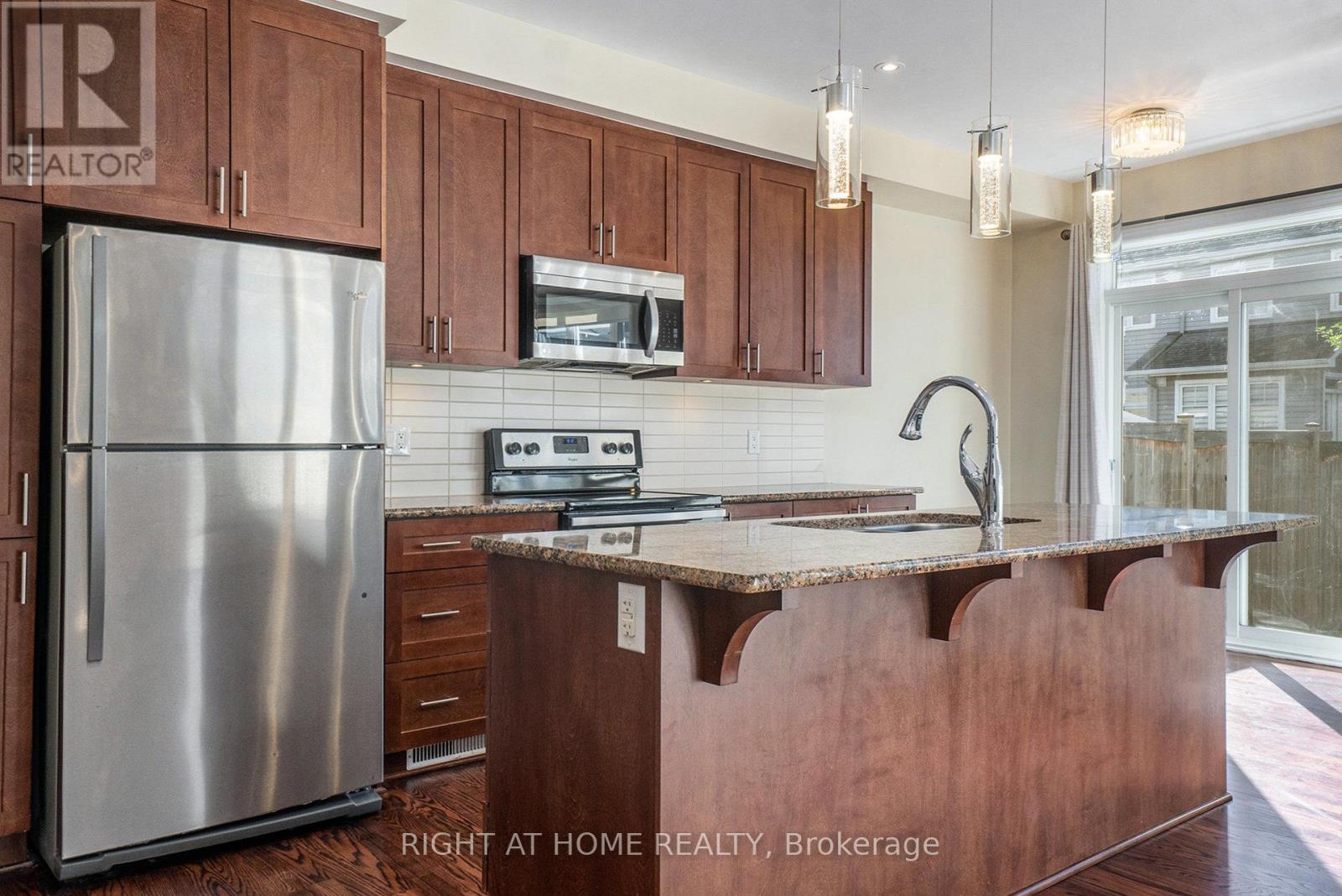 928 Bunchberry Way, Ottawa, Ontario  K1T 0L6 - Photo 23 - X12420281