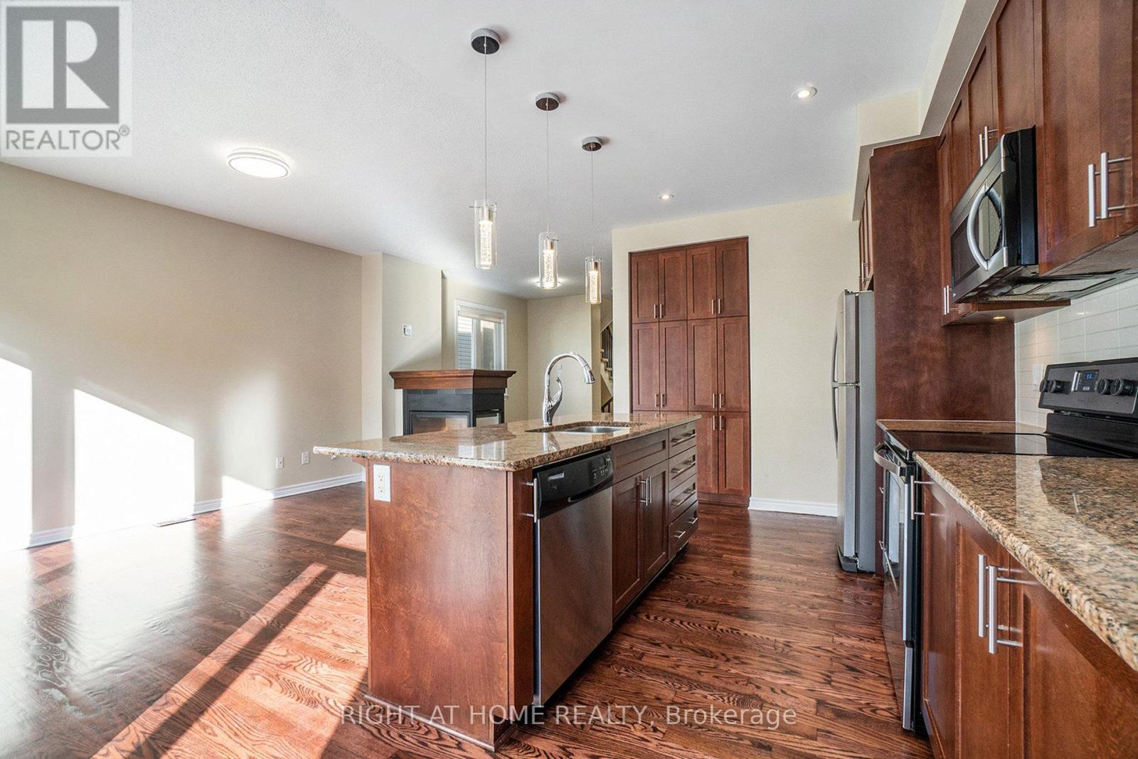 928 Bunchberry Way, Ottawa, Ontario  K1T 0L6 - Photo 26 - X12420281