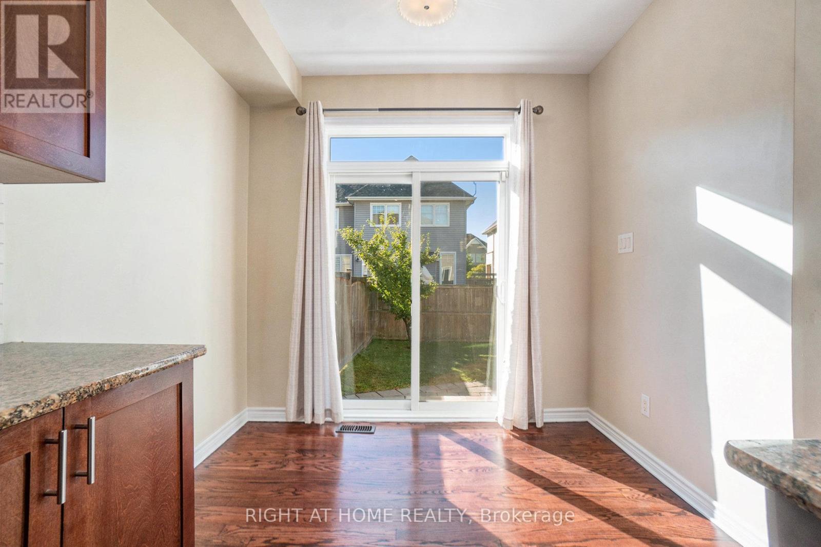 928 Bunchberry Way, Ottawa, Ontario  K1T 0L6 - Photo 27 - X12420281
