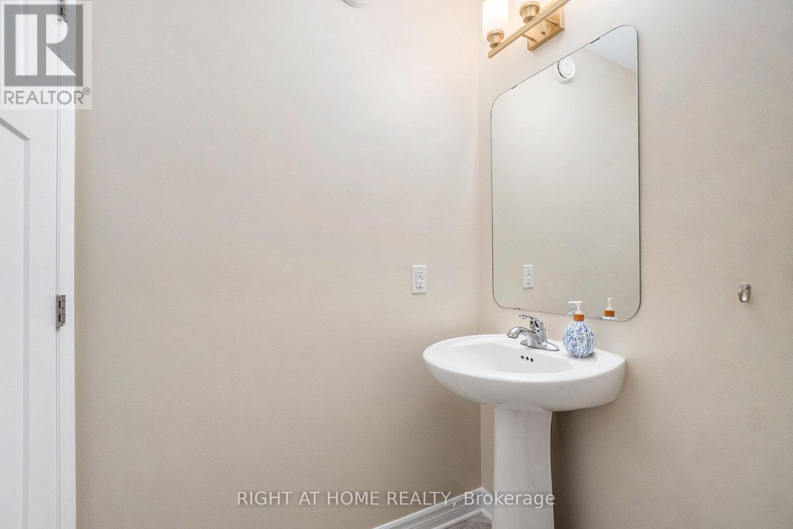 928 Bunchberry Way, Ottawa, Ontario  K1T 0L6 - Photo 29 - X12420281