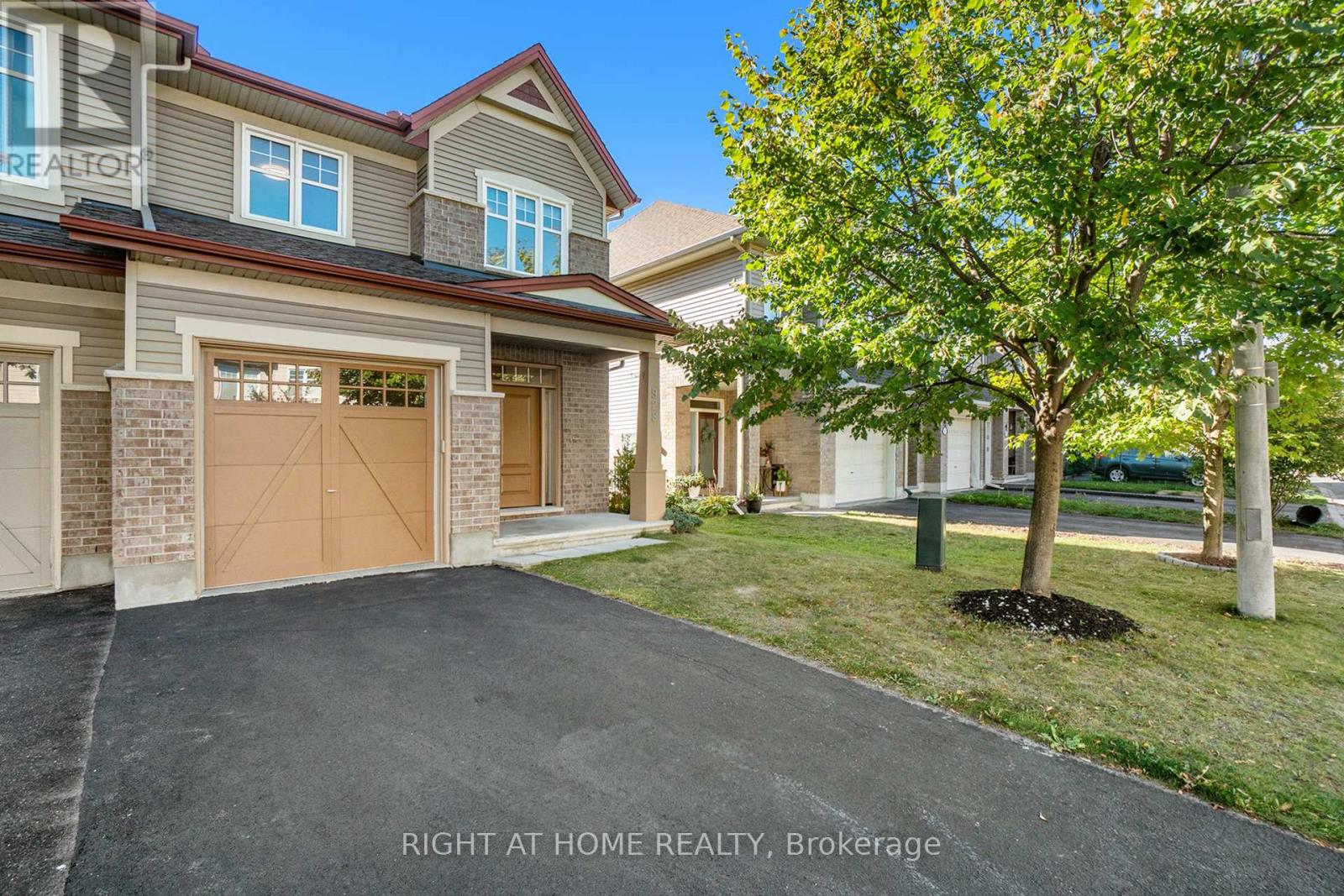 928 Bunchberry Way, Ottawa, Ontario  K1T 0L6 - Photo 3 - X12420281