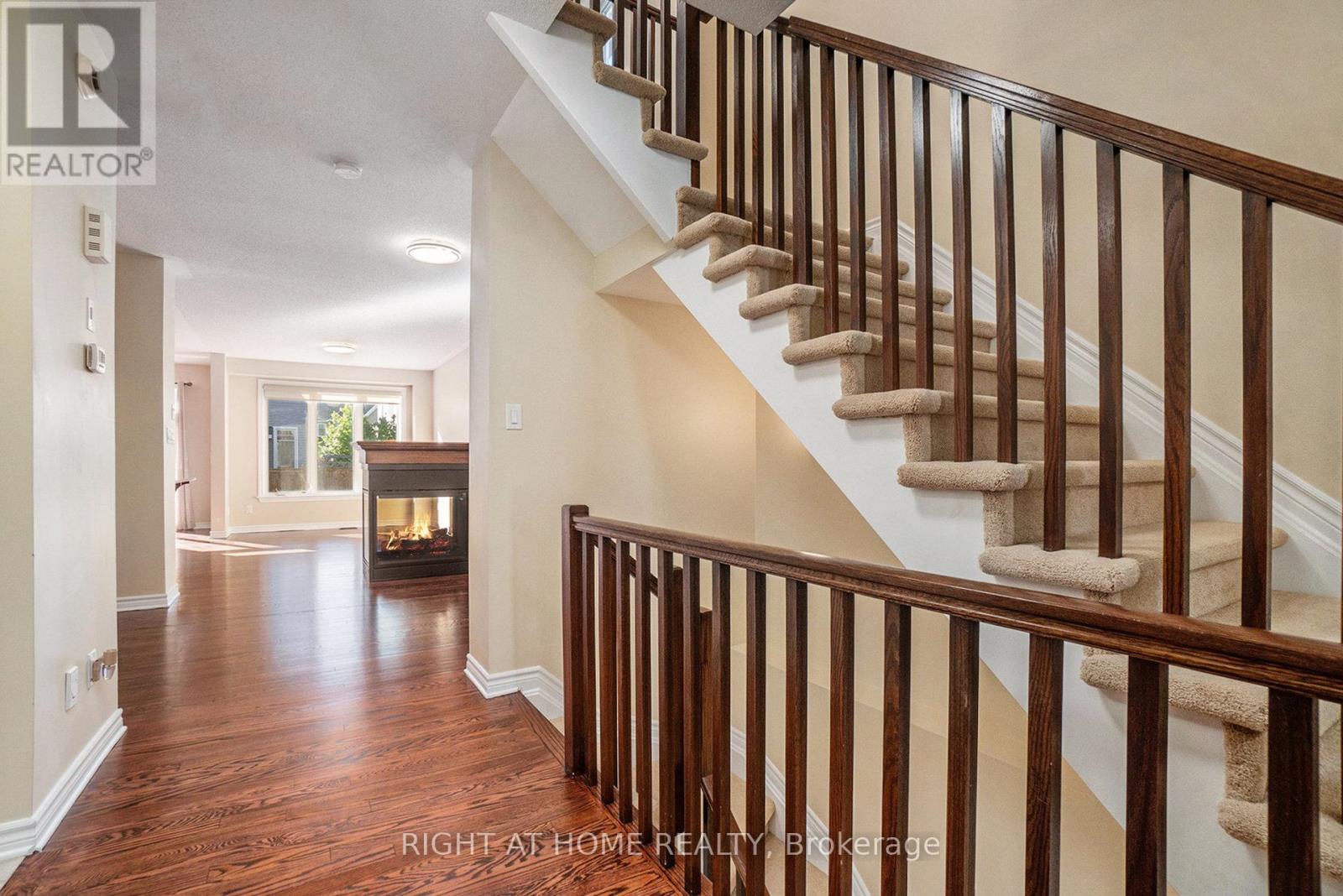 928 Bunchberry Way, Ottawa, Ontario  K1T 0L6 - Photo 6 - X12420281