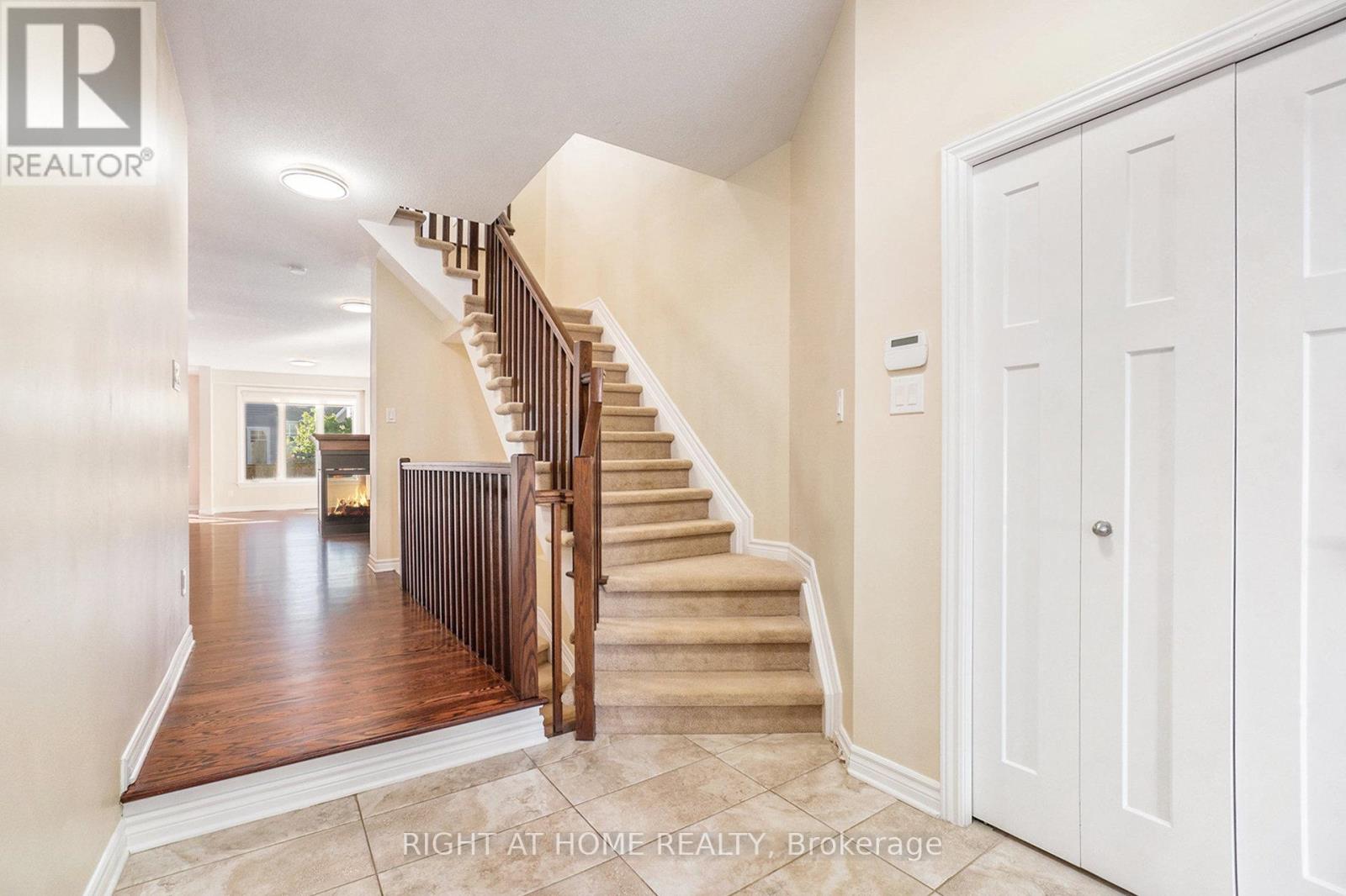 928 Bunchberry Way, Ottawa, Ontario  K1T 0L6 - Photo 7 - X12420281
