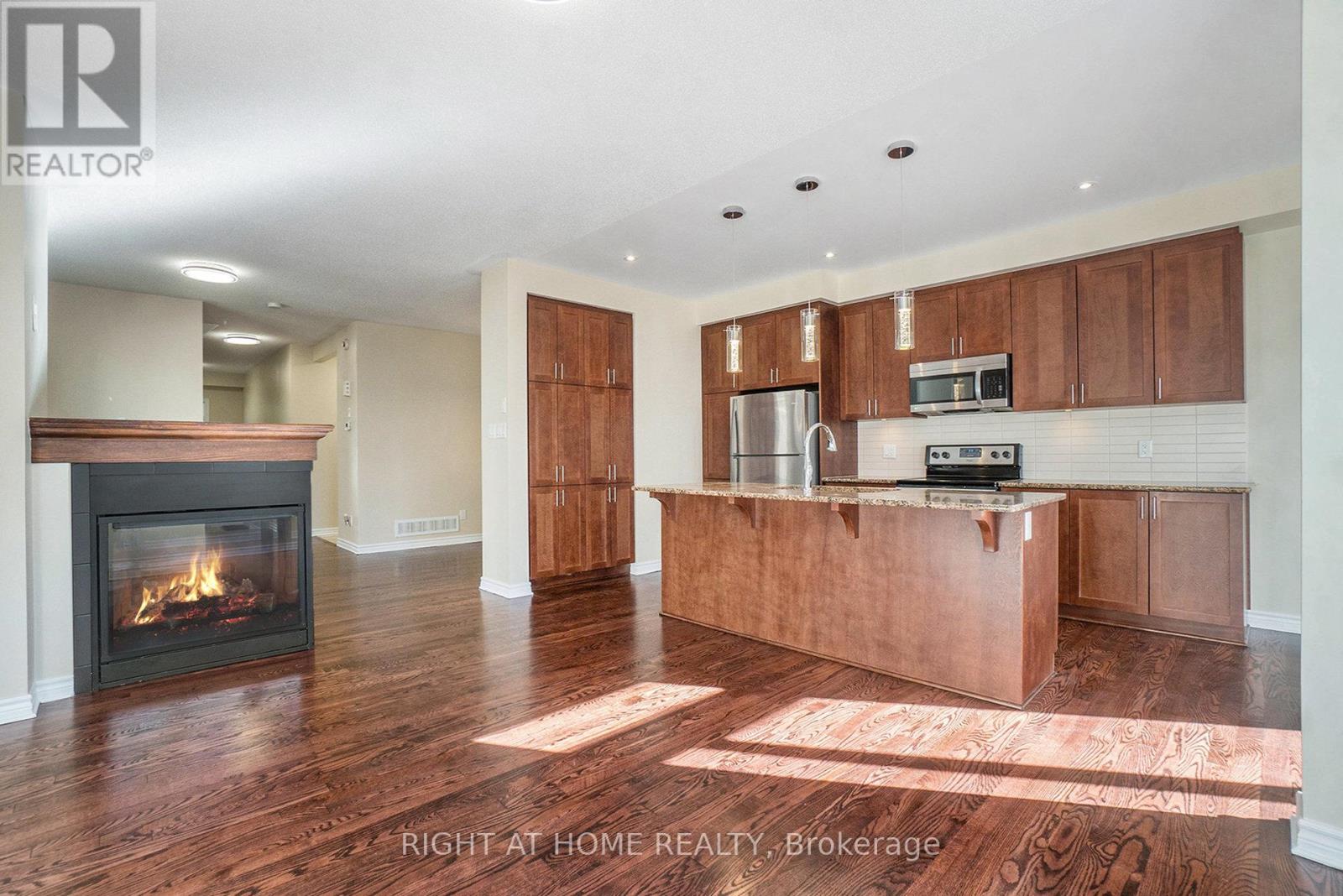 928 Bunchberry Way, Ottawa, Ontario  K1T 0L6 - Photo 9 - X12420281