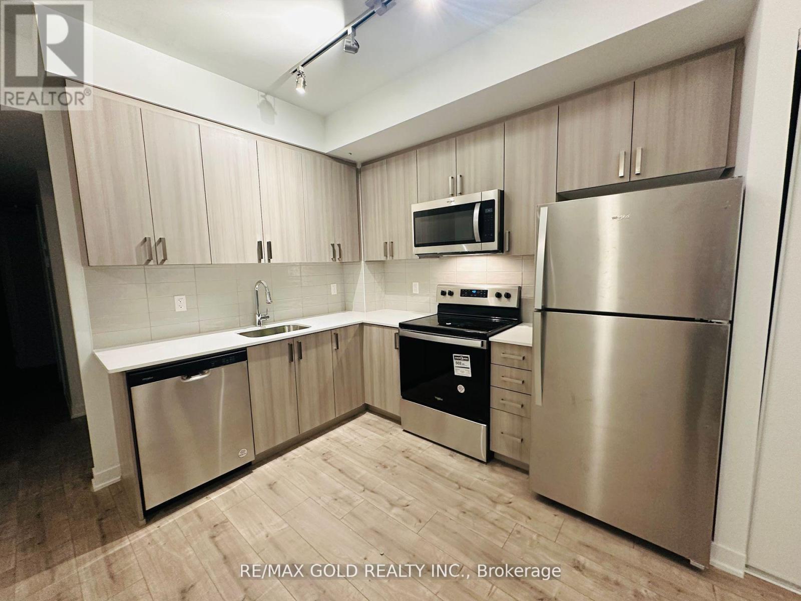 13 - 4015 Hickory Drive, Mississauga, Ontario  L4W 1L1 - Photo 3 - W12420231