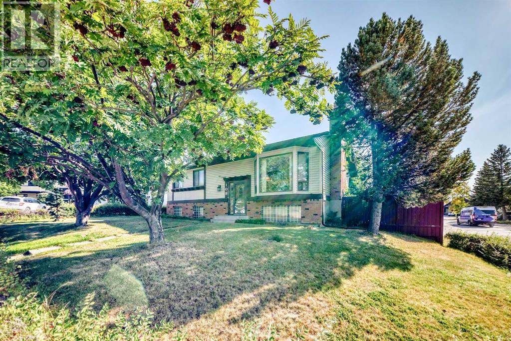 108 Jensen Place Ne, Airdrie, Alberta  T4B 1P2 - Photo 3 - A2258501