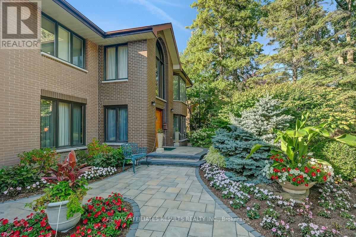 30 Pentland Crescent, Ottawa, Ontario  K2K 1V5 - Photo 3 - X12420305