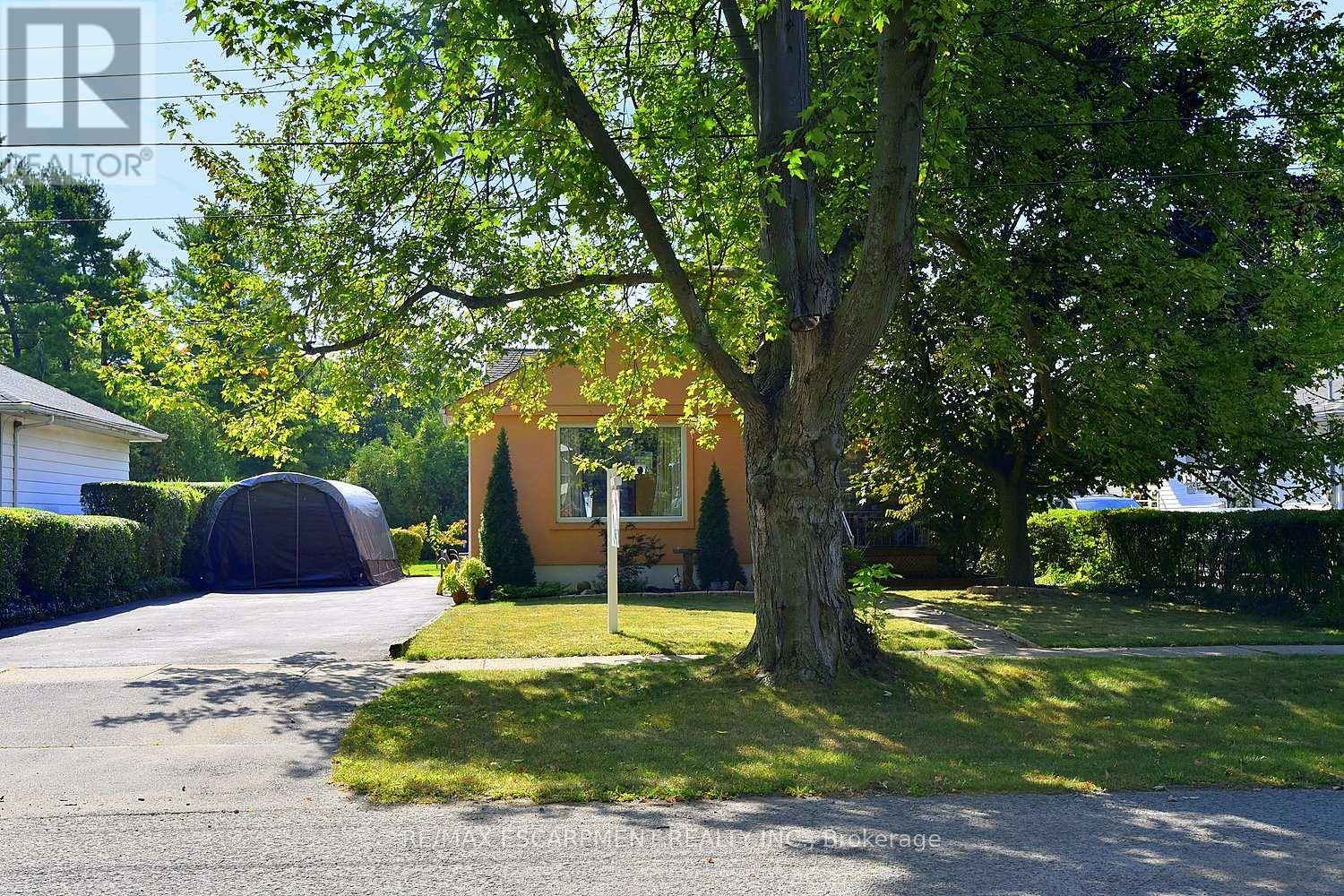 26 Heywood Avenue, St. Catharines, Ontario  L2M 2M8 - Photo 7 - X12420278