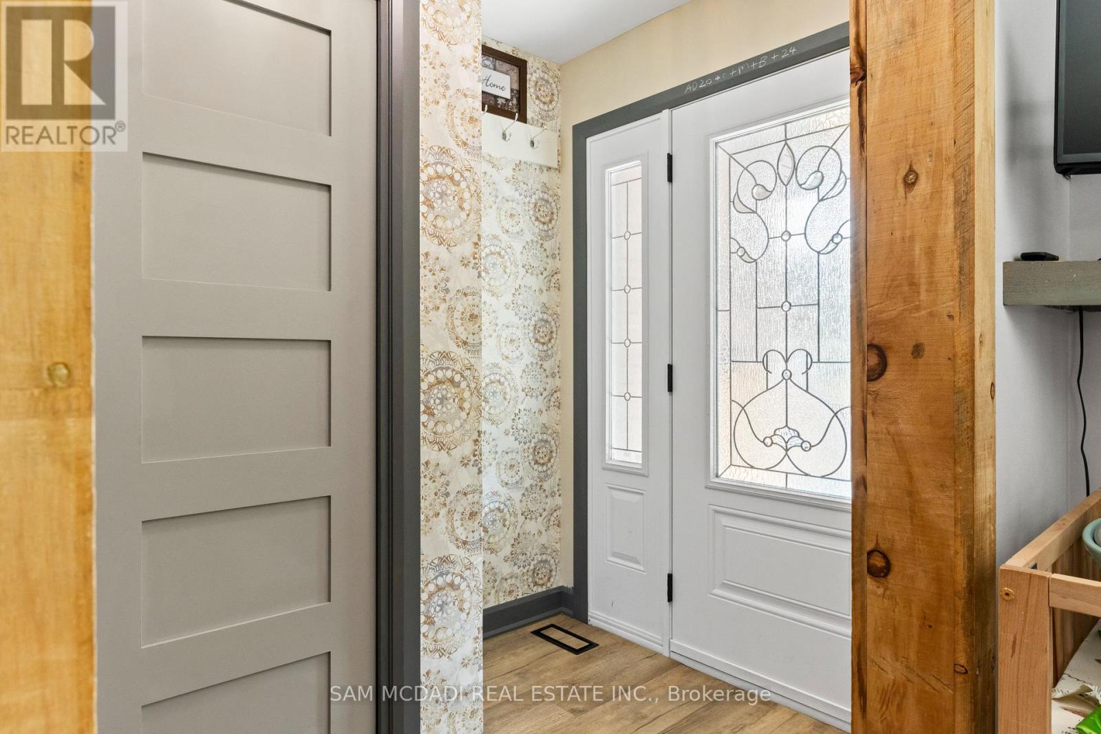 9 Rosewood Court, Brantford, Ontario  N3R 7C9 - Photo 4 - X12420279