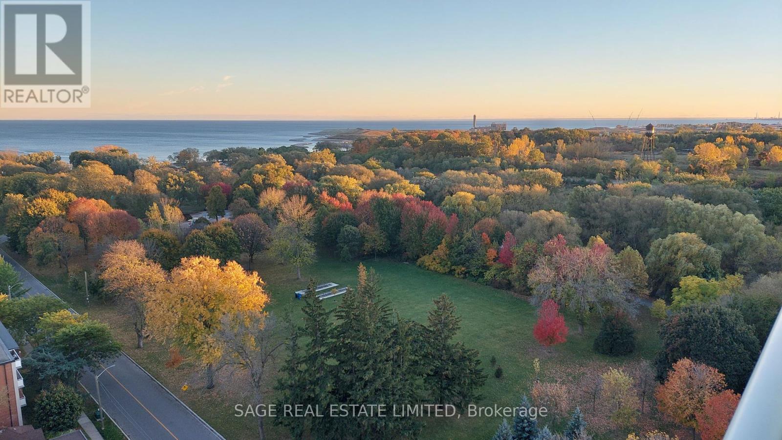 1302 - 3865 Lake Shore Boulevard W, Toronto, Ontario M8W 0A2 - Photo 2 - W12418757