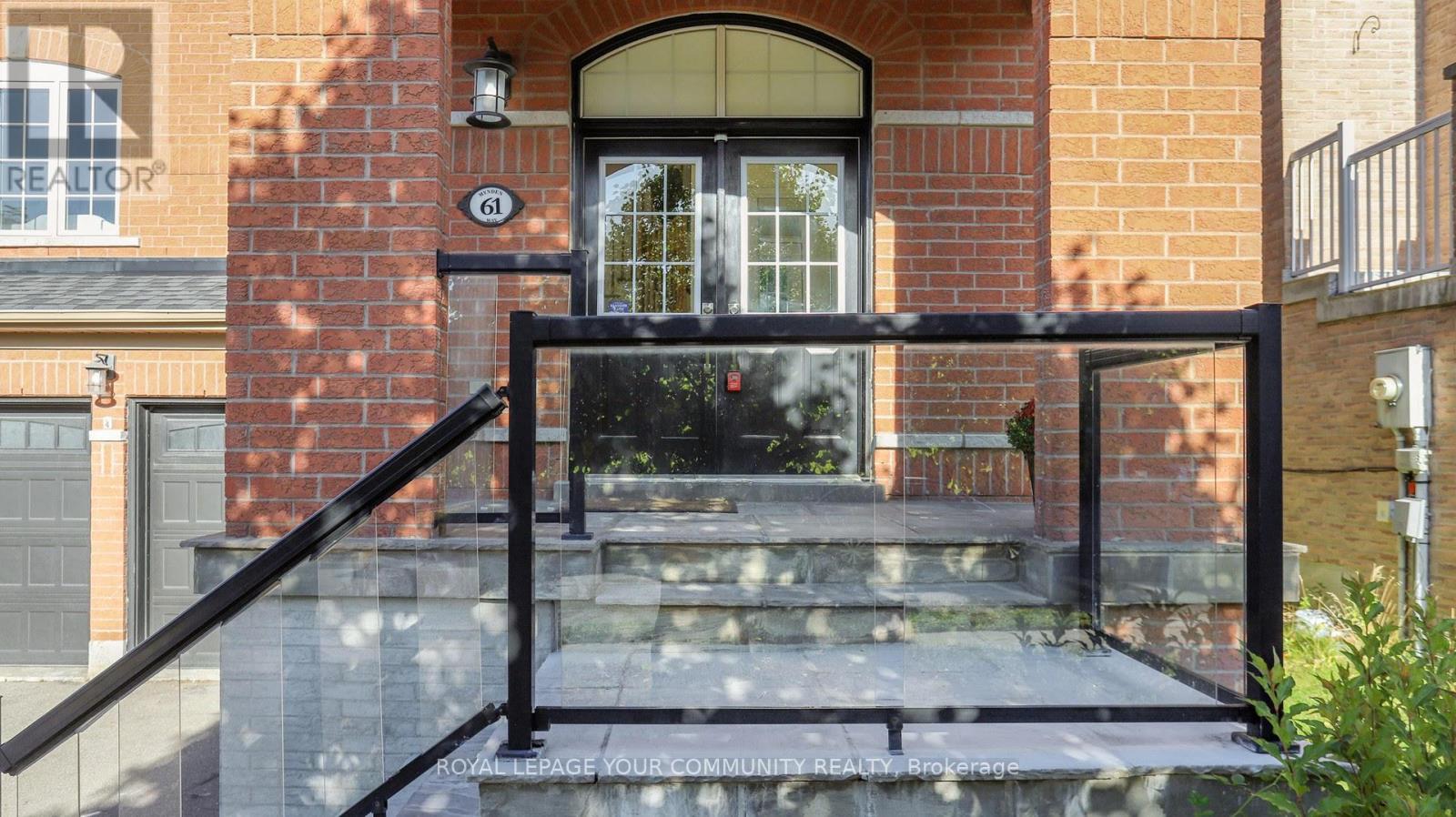 61 Mynden Way, Newmarket, Ontario  L3X 3A8 - Photo 4 - N12419291