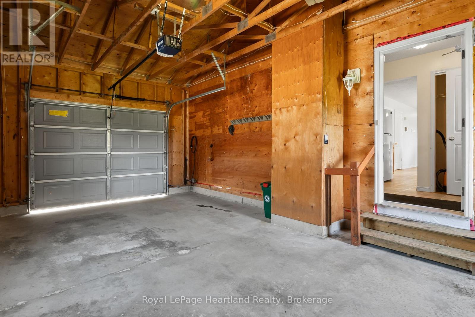 214 Margaret Street S, Minto, Ontario  N0G 1Z0 - Photo 30 - X12410349