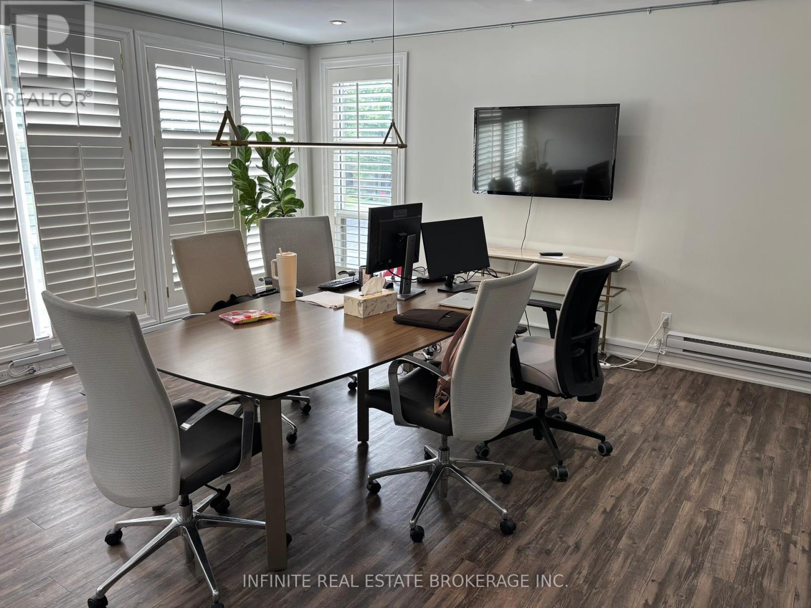 102 - 12 Lawton Boulevard, Toronto, Ontario  M4V 1Z4 - Photo 2 - C12420301