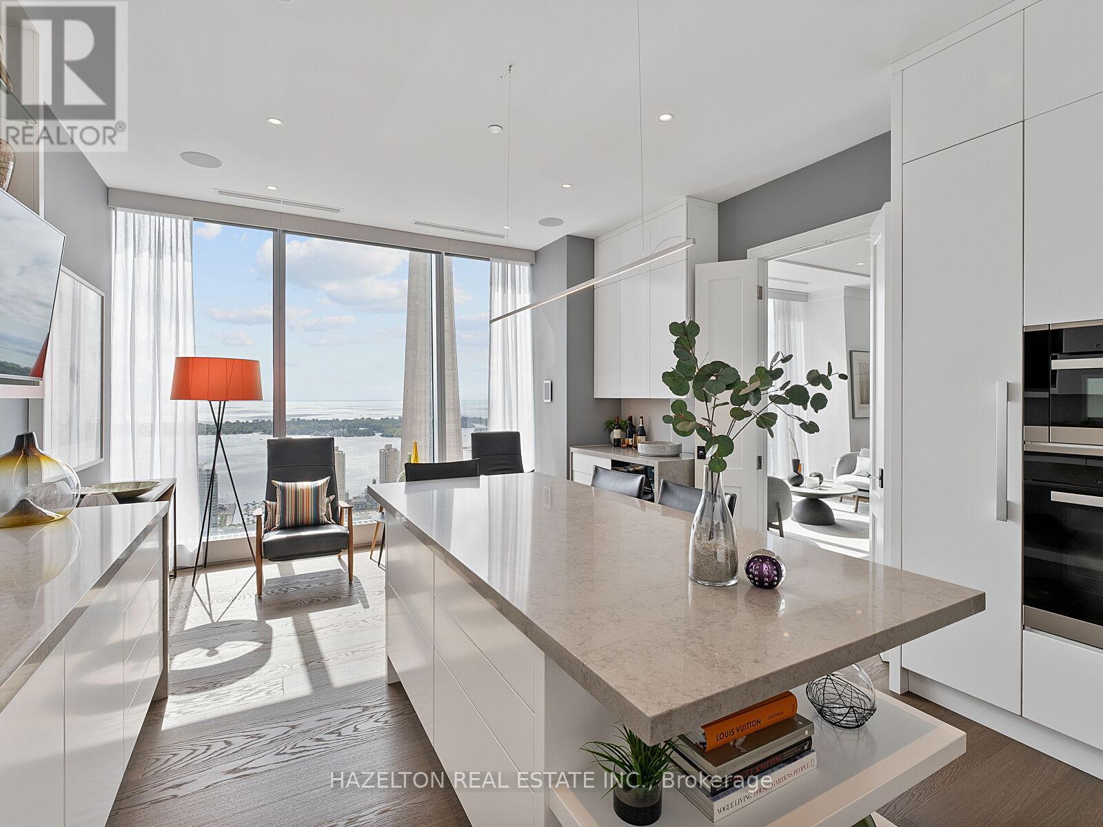 4006 - 183 Wellington Street W, Toronto, Ontario  M5V 0A1 - Photo 9 - C12420321