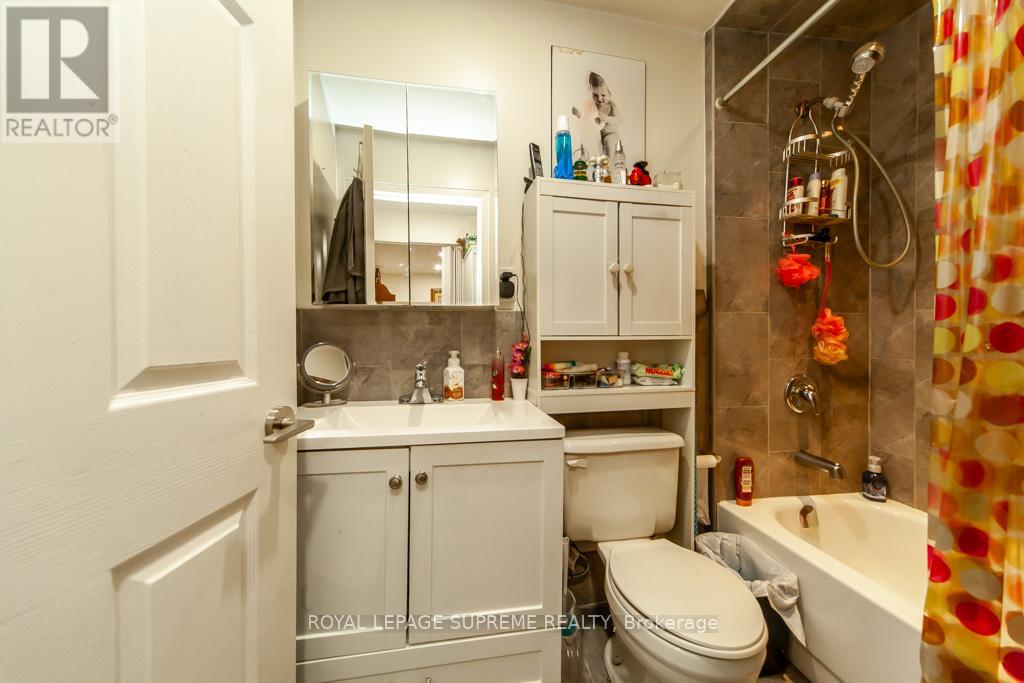 529 Rogers Road, Toronto, Ontario  M6M 1B4 - Photo 10 - W12367262