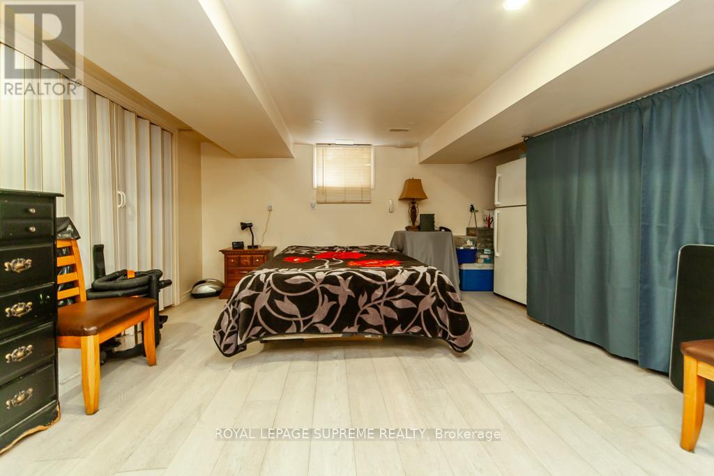 529 Rogers Road, Toronto, Ontario  M6M 1B4 - Photo 12 - W12367262