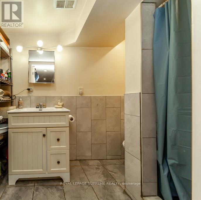 529 Rogers Road, Toronto, Ontario  M6M 1B4 - Photo 13 - W12367262