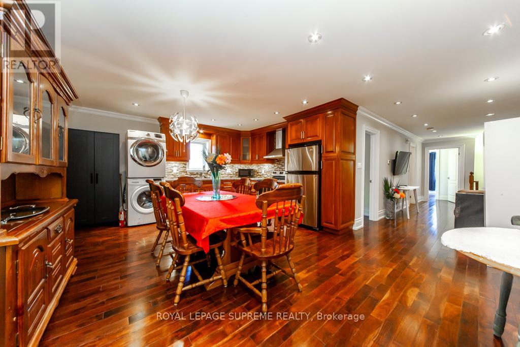 529 Rogers Road, Toronto, Ontario  M6M 1B4 - Photo 18 - W12367262