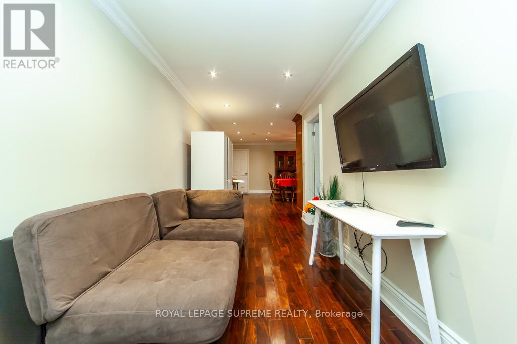 529 Rogers Road, Toronto, Ontario  M6M 1B4 - Photo 16 - W12367262