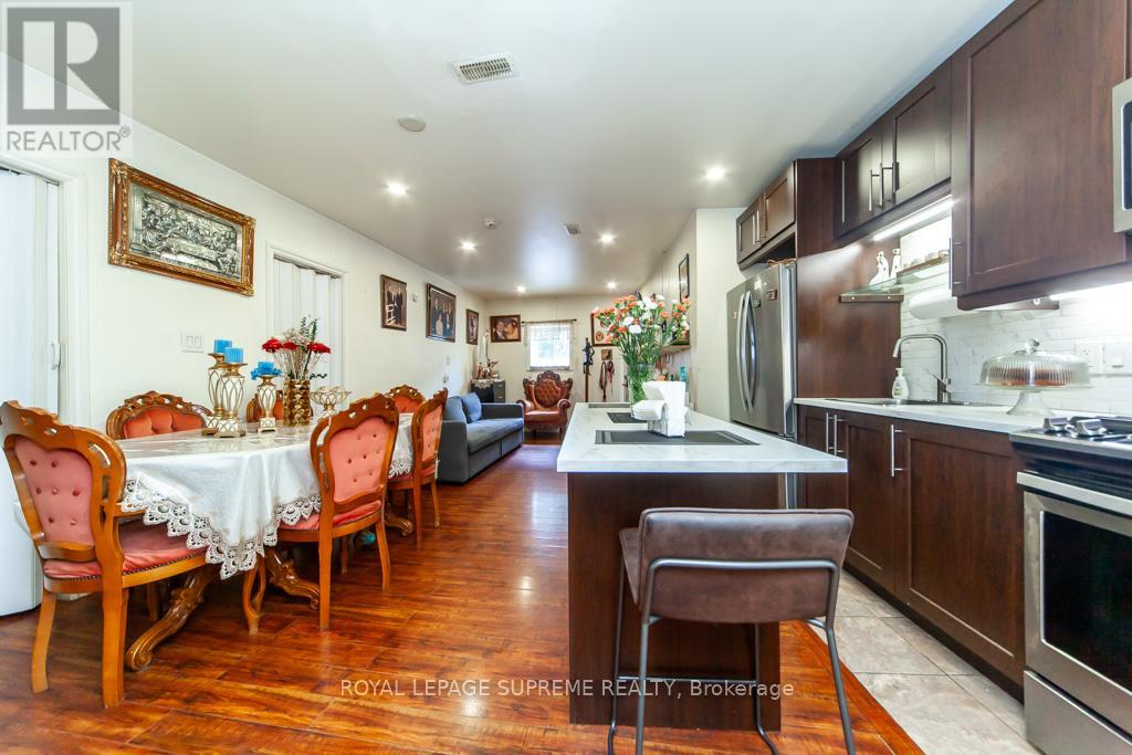 529 Rogers Road, Toronto, Ontario  M6M 1B4 - Photo 6 - W12367262