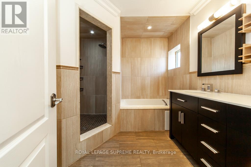 529 Rogers Road, Toronto, Ontario  M6M 1B4 - Photo 26 - W12367262