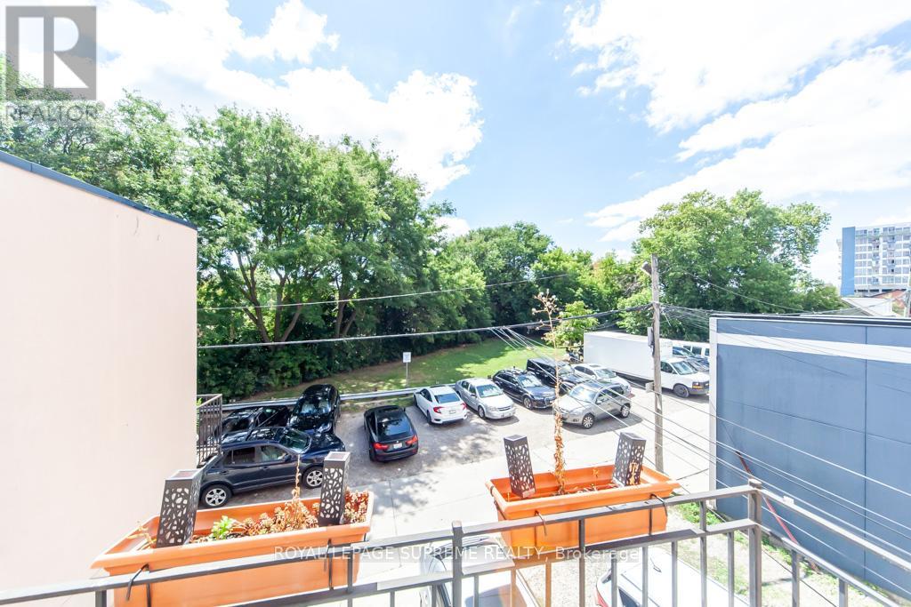 529 Rogers Road, Toronto, Ontario  M6M 1B4 - Photo 35 - W12367262