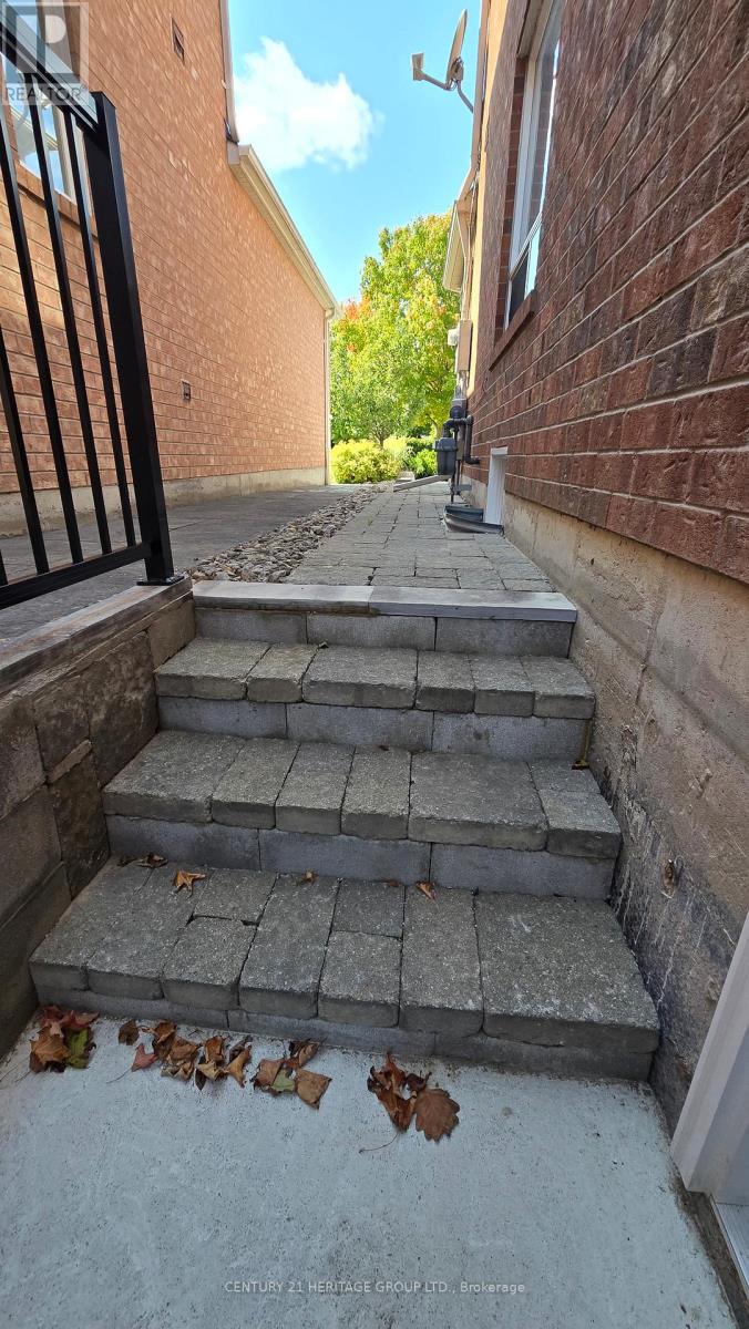 83 Aloe Avenue, Richmond Hill, Ontario  L4E 4N1 - Photo 3 - N12420300
