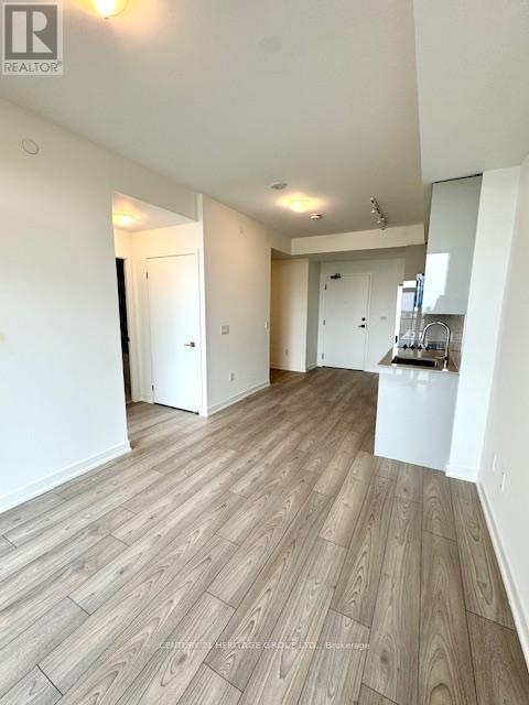 807 - 474 Caldari Road, Vaughan, Ontario  L4K 0R5 - Photo 13 - N12420324
