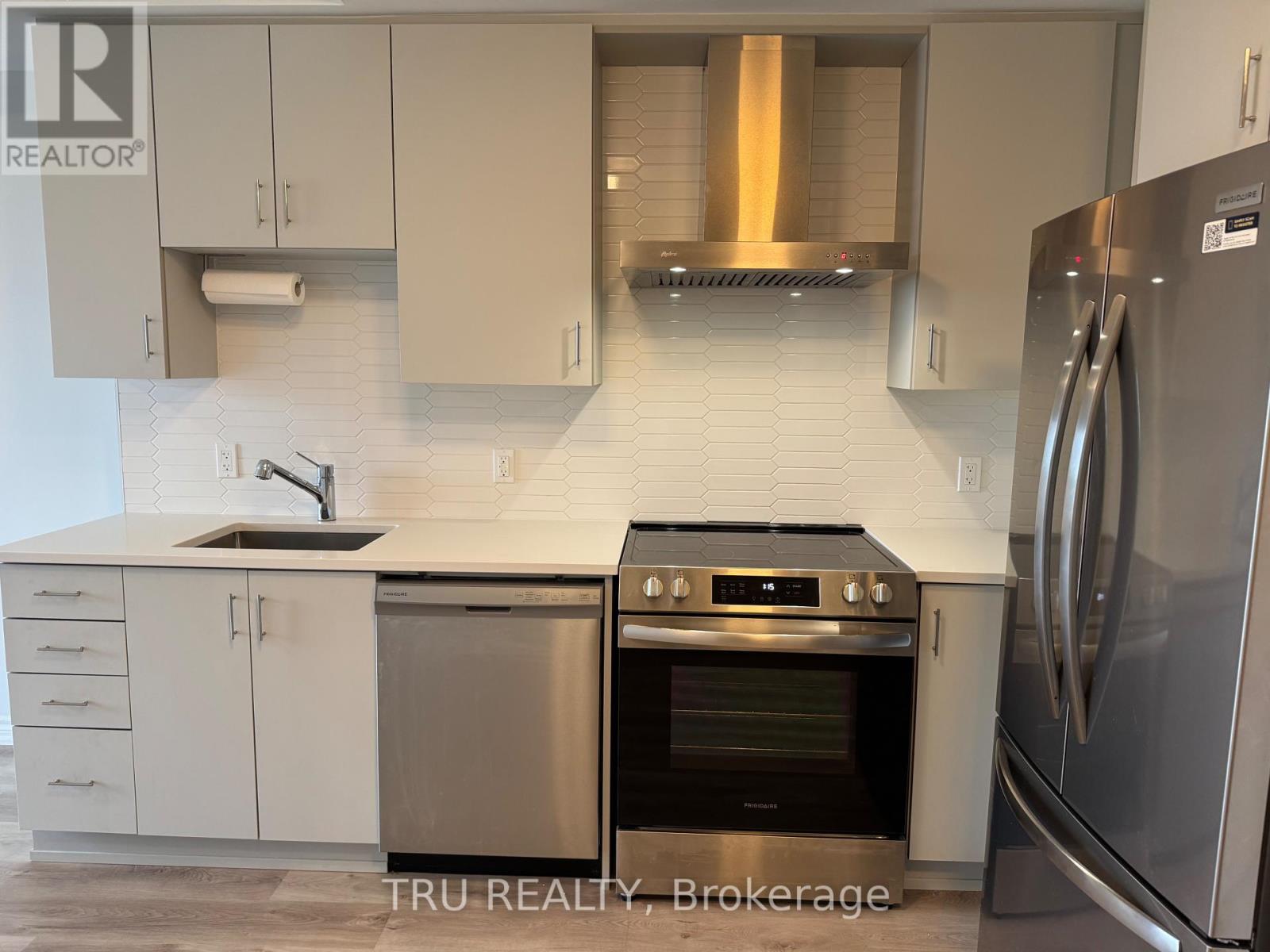 417 - 1350 Hemlock Road, Ottawa, Ontario  K1K 5C2 - Photo 3 - X12371509
