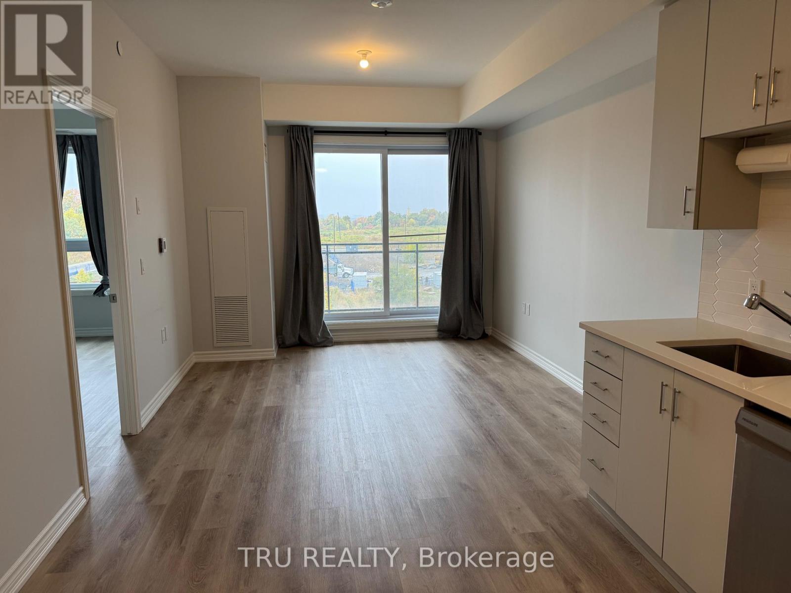417 - 1350 Hemlock Road, Ottawa, Ontario  K1K 5C2 - Photo 4 - X12371509