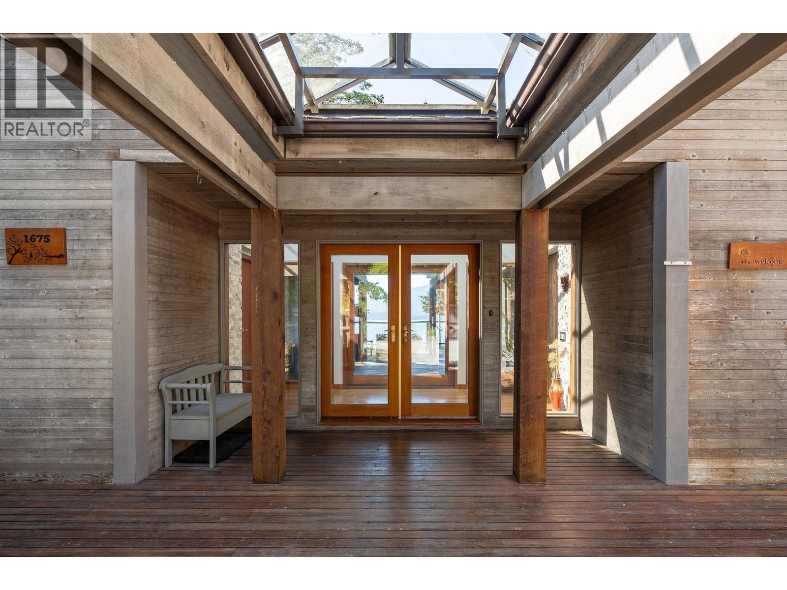1675 WHITESAILS DRIVE, Bowen Island, British Columbia