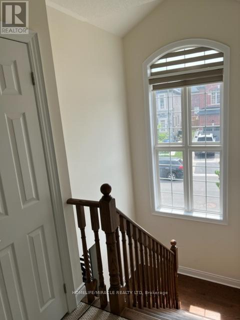 21 Camston Road, Brampton, Ontario  L6P 4K2 - Photo 3 - W12420306