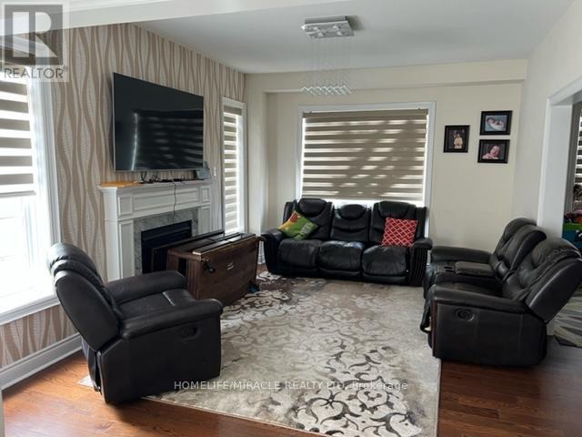 21 Camston Road, Brampton, Ontario  L6P 4K2 - Photo 4 - W12420306