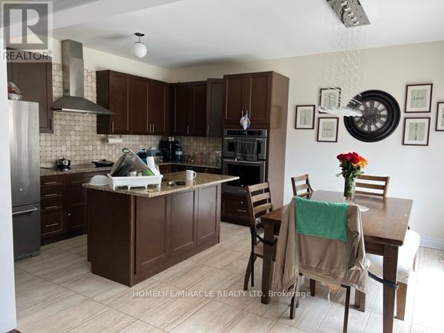21 Camston Road, Brampton, Ontario  L6P 4K2 - Photo 5 - W12420306