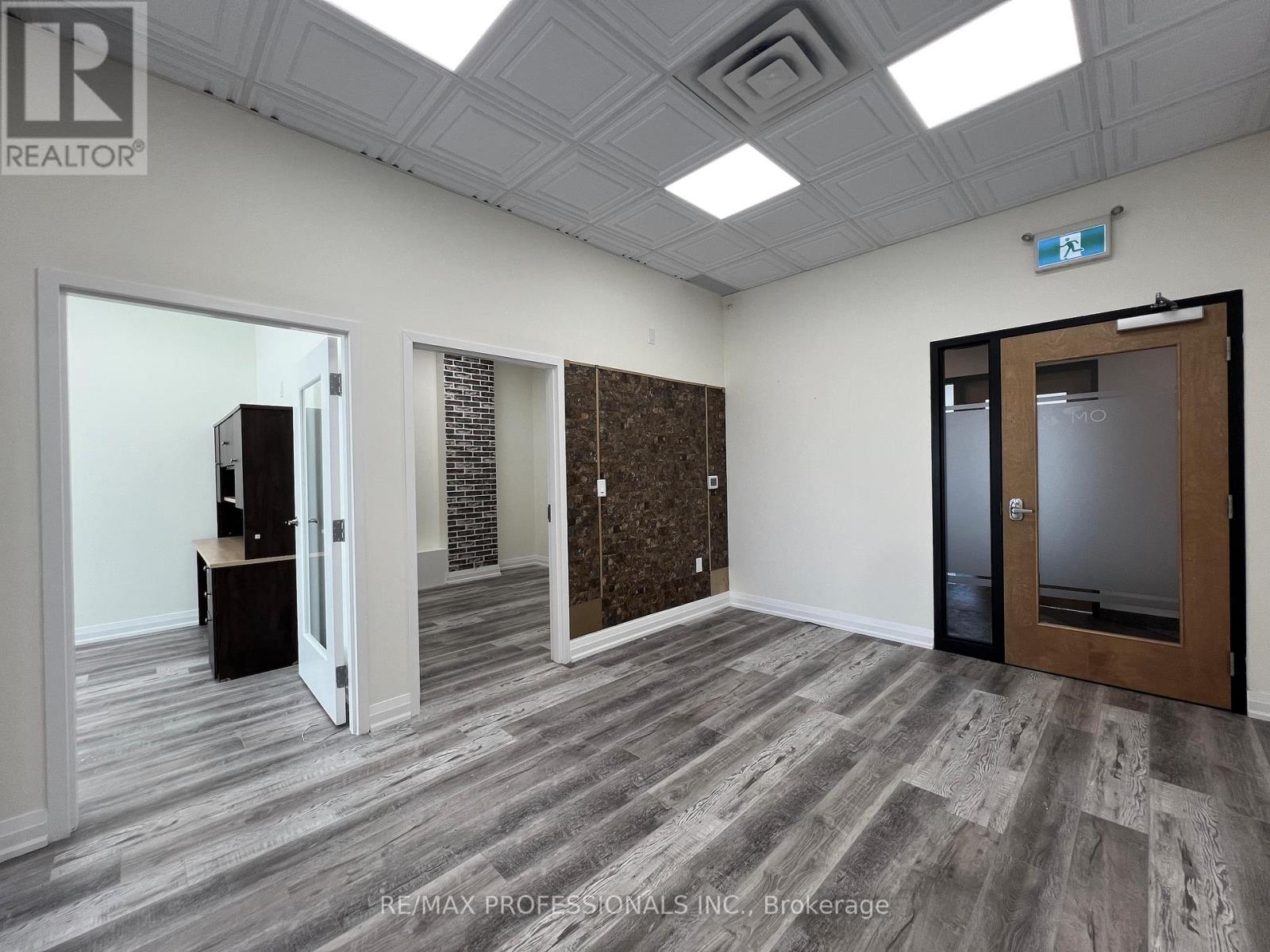 209 (Office Room 1) - 3495 Rebecca Street, Oakville, Ontario  L6L 0H5 - Photo 17 - W12420309