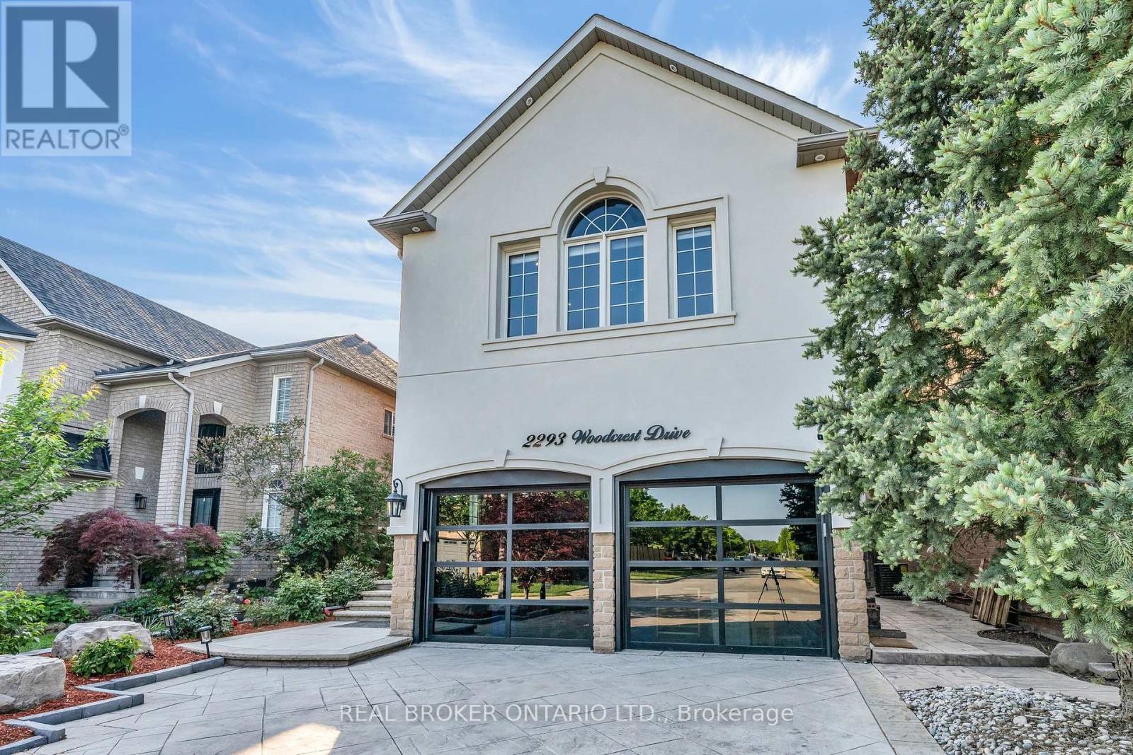 2293 Woodcrest Drive, Oakville, Ontario  L6M 4C5 - Photo 2 - W12420310