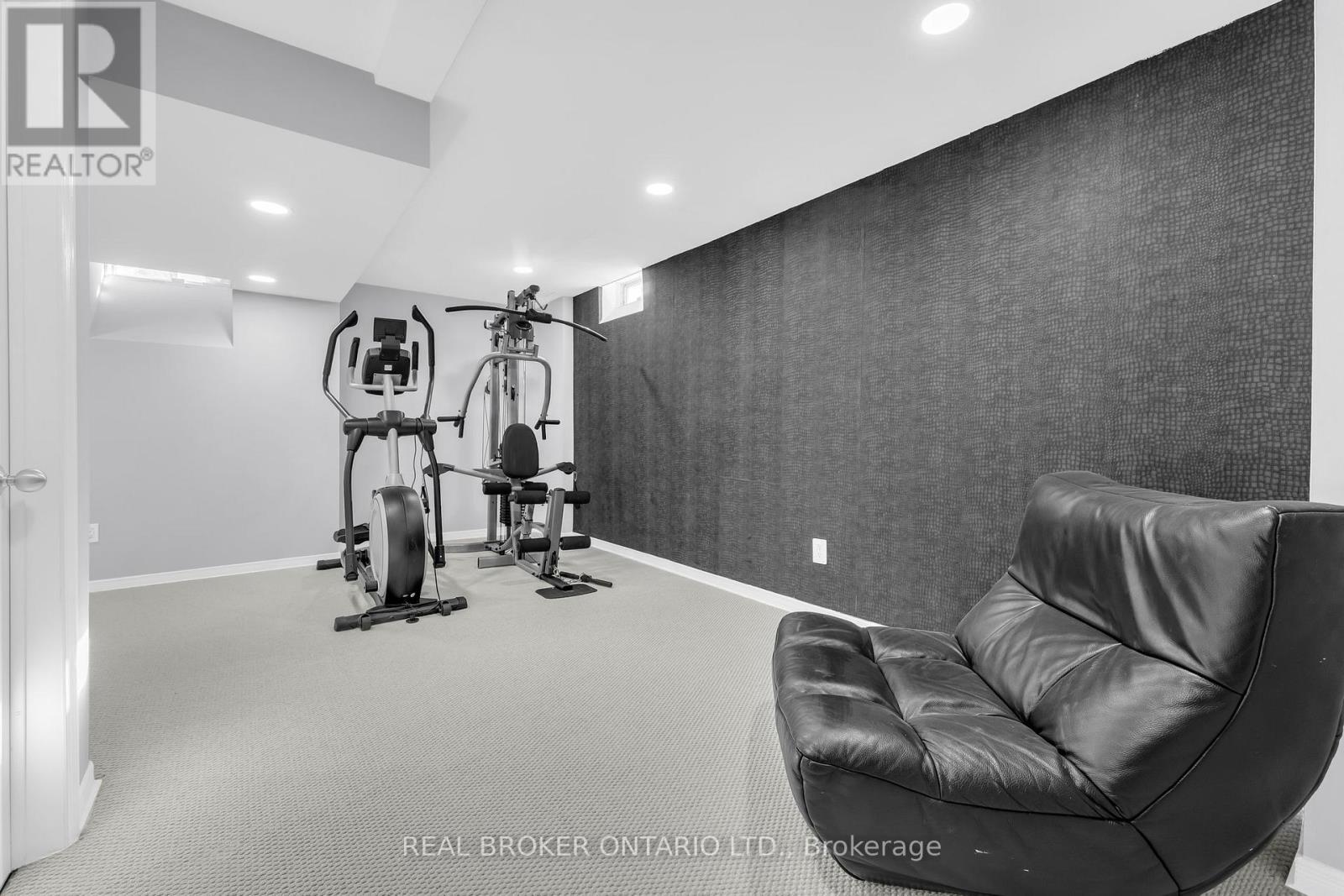 2293 Woodcrest Drive, Oakville, Ontario  L6M 4C5 - Photo 39 - W12420310