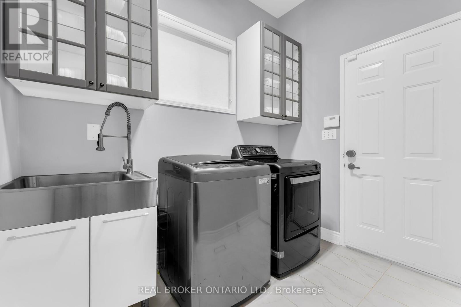 2293 Woodcrest Drive, Oakville, Ontario  L6M 4C5 - Photo 42 - W12420310